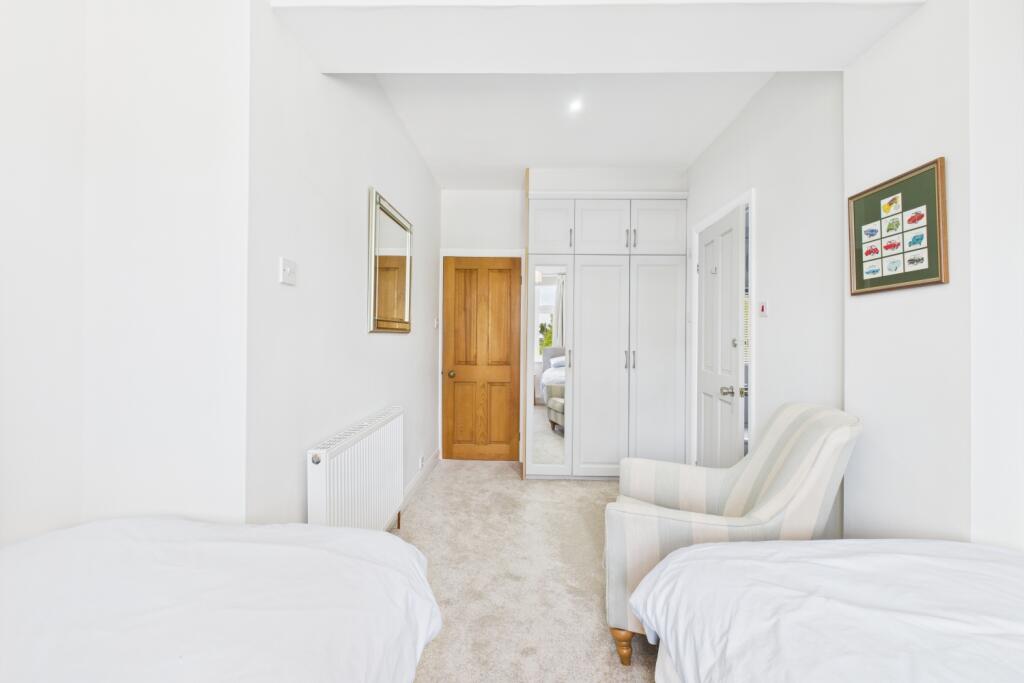 CAM03162G0-PR0281-STILL034