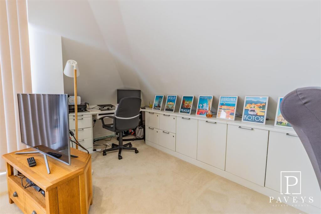 OPEN PLAN LOUNGE &amp; KITCHEN