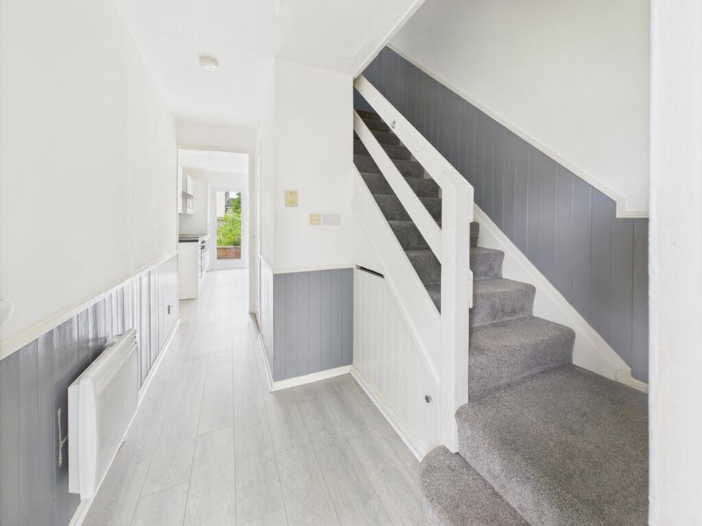 9. CAM04922G0-PR0055-STILL010