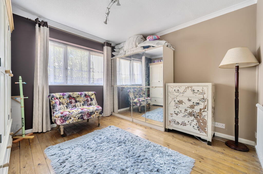 1316843-7-685d324...