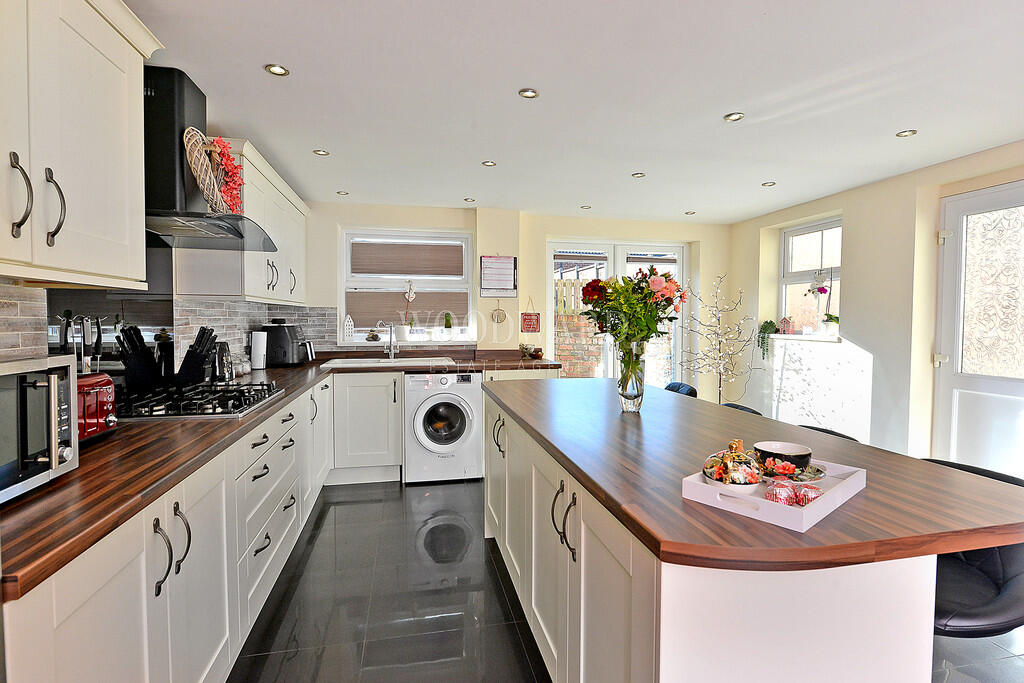 Kitchen/Breakfast...