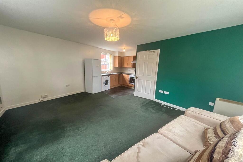 Open Plan Lounge / K