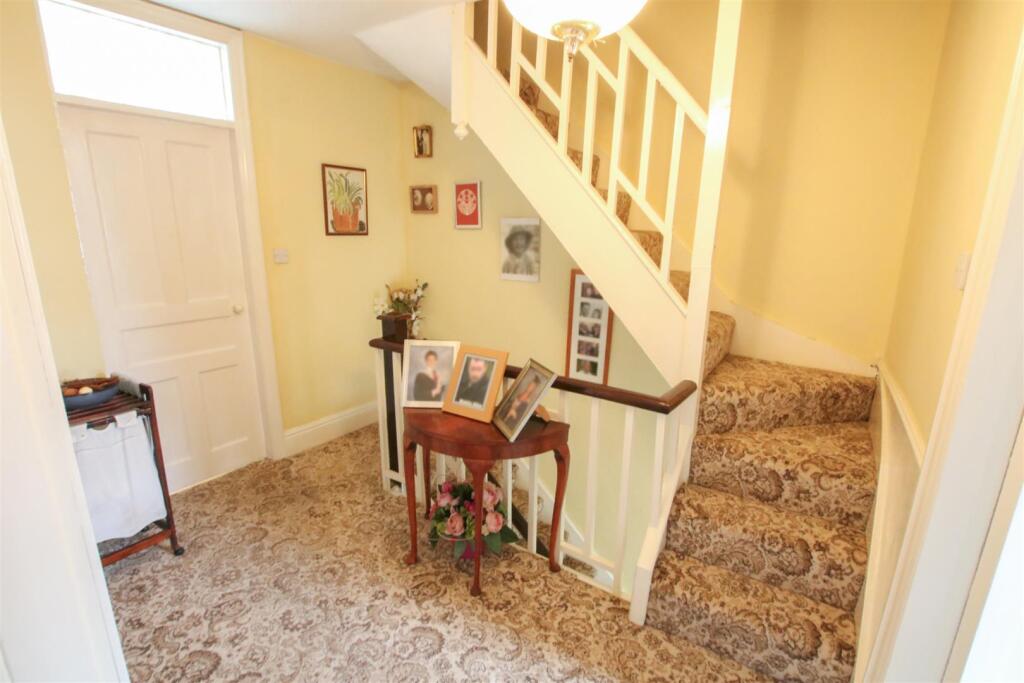 FIRST FLOOR LANDING