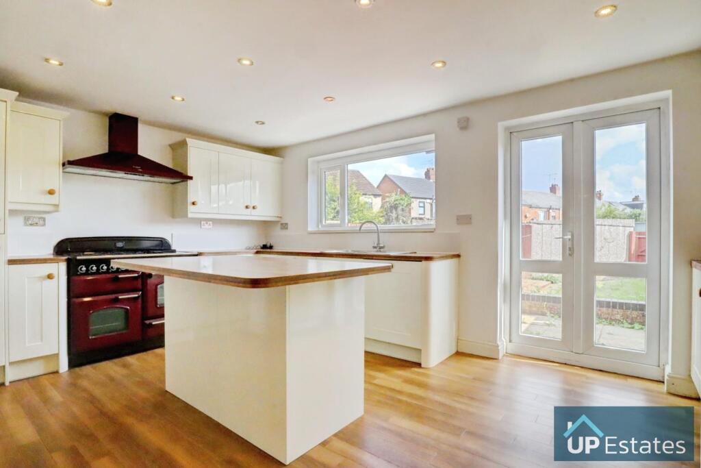 KITCHEN/BREAKFAST ROOM