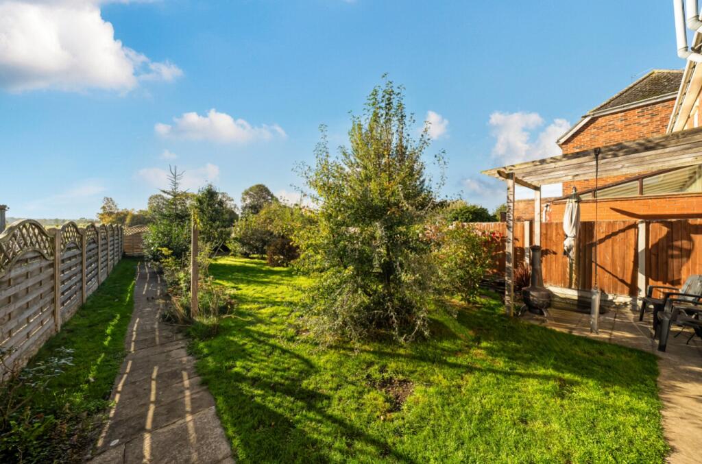 1371856-5-68f8a80d12122