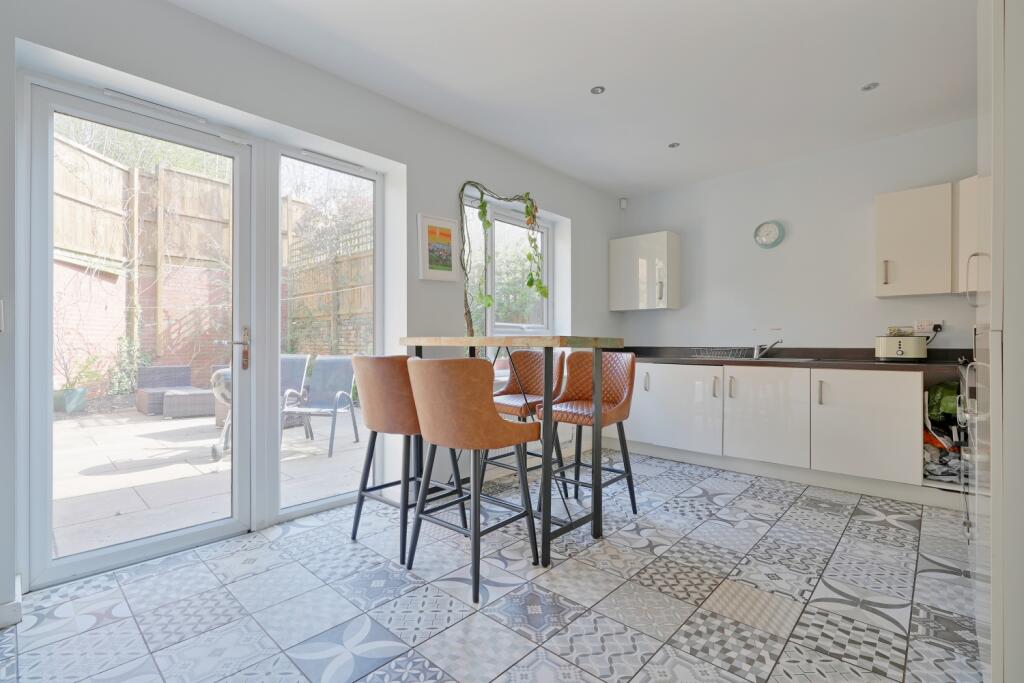 Breakfasting Kitchen