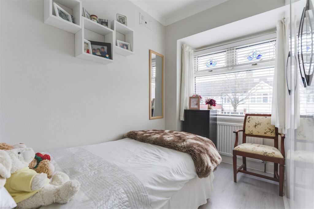 49 Coningsby Gardens-11.jpg