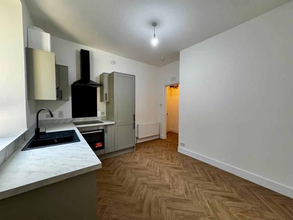 Kitchen / Lounge