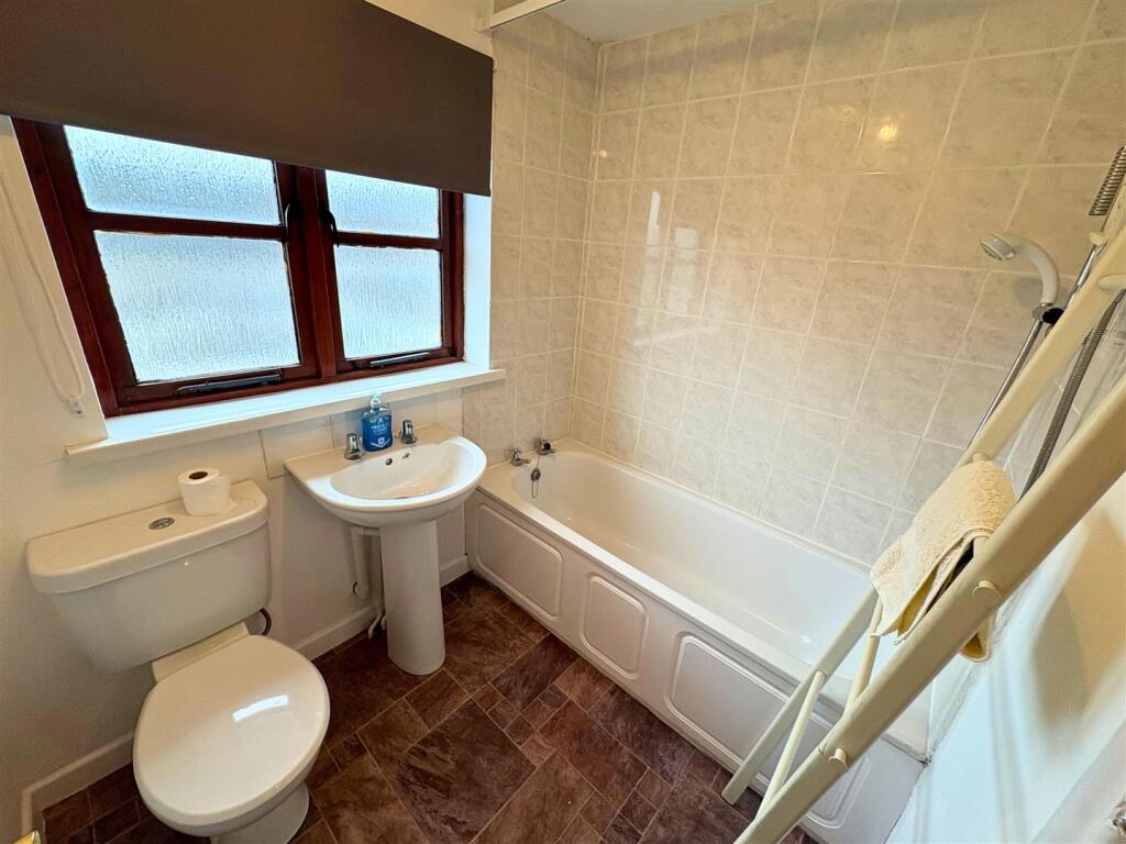 Bathroom a (edit).jpg