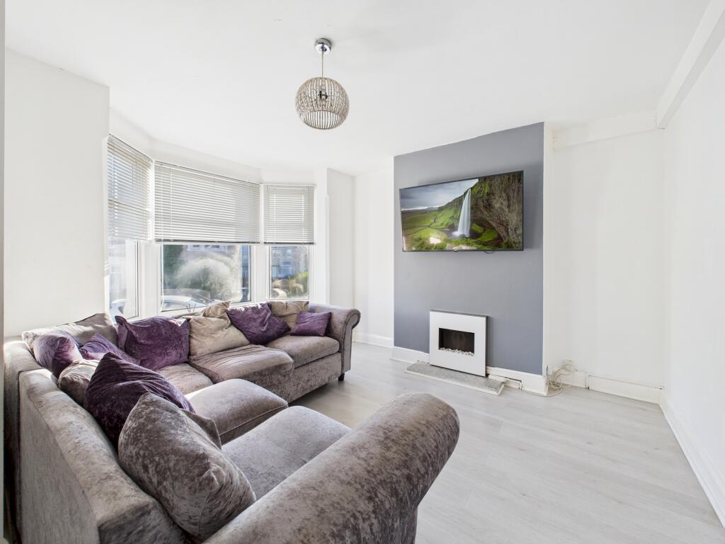 CAM05192G0-PR0190-STILL019