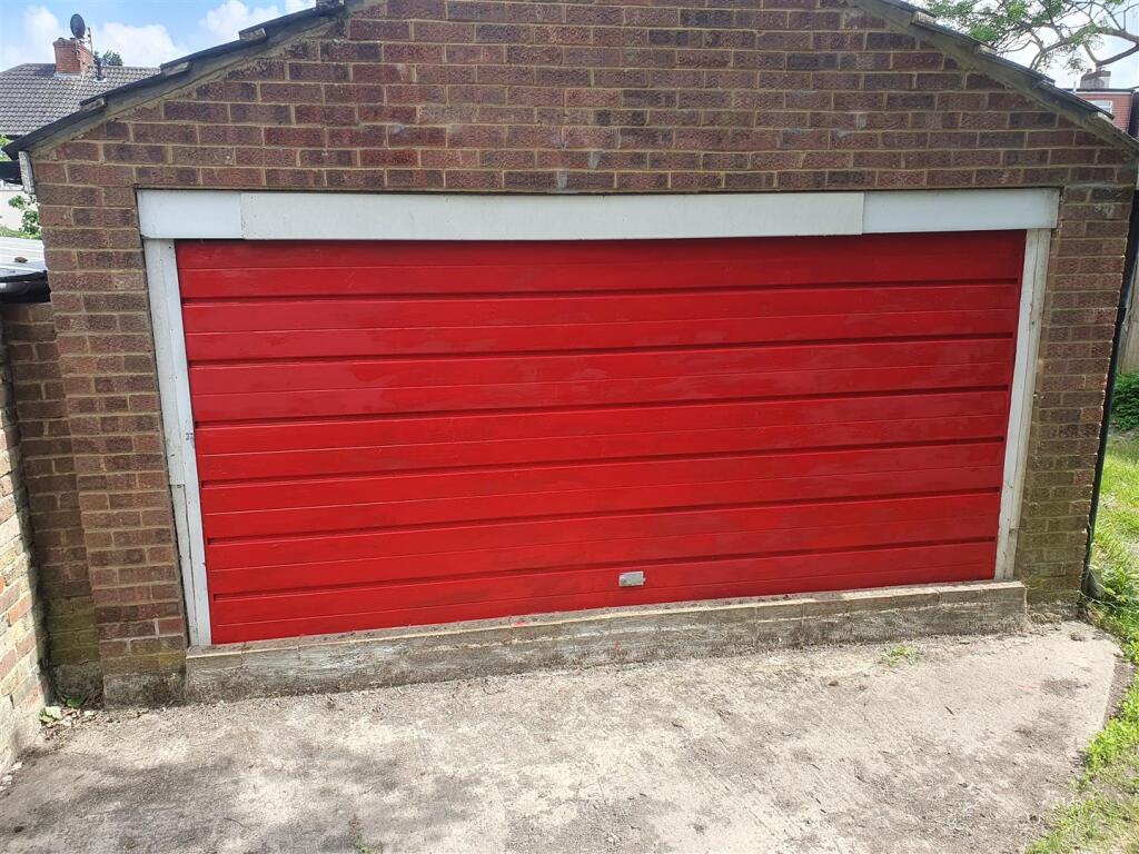 Garage shot2 Hillview.jpg