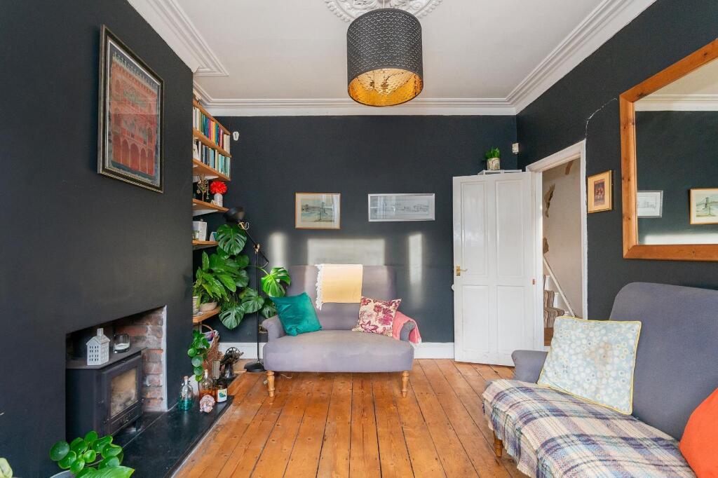 1C1R3WH - Living Room B.jpg