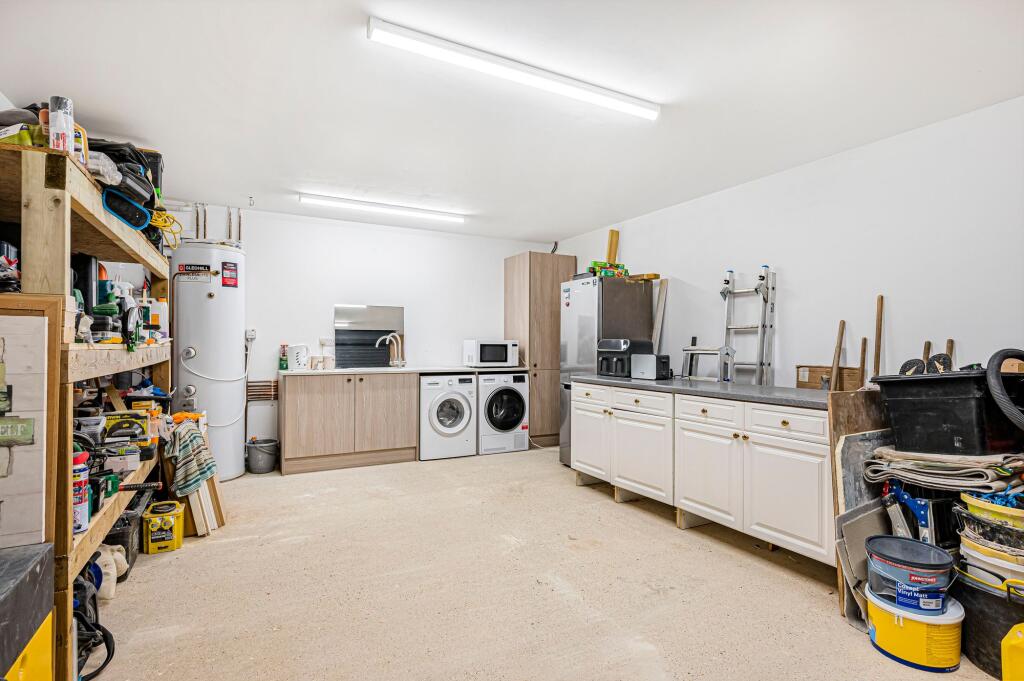 Double Garage/Utility