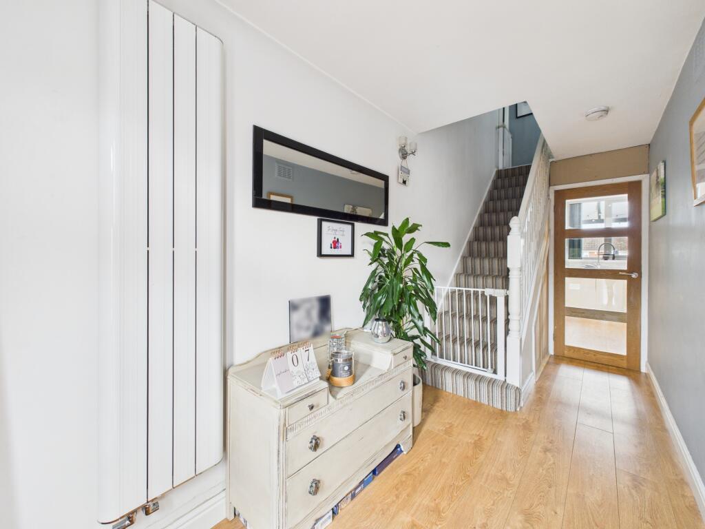 CAM05192G0-PR0141-STILL038