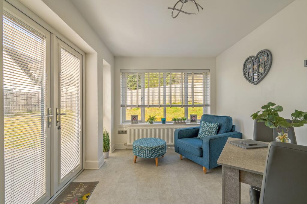 Kitchen / Dining Area