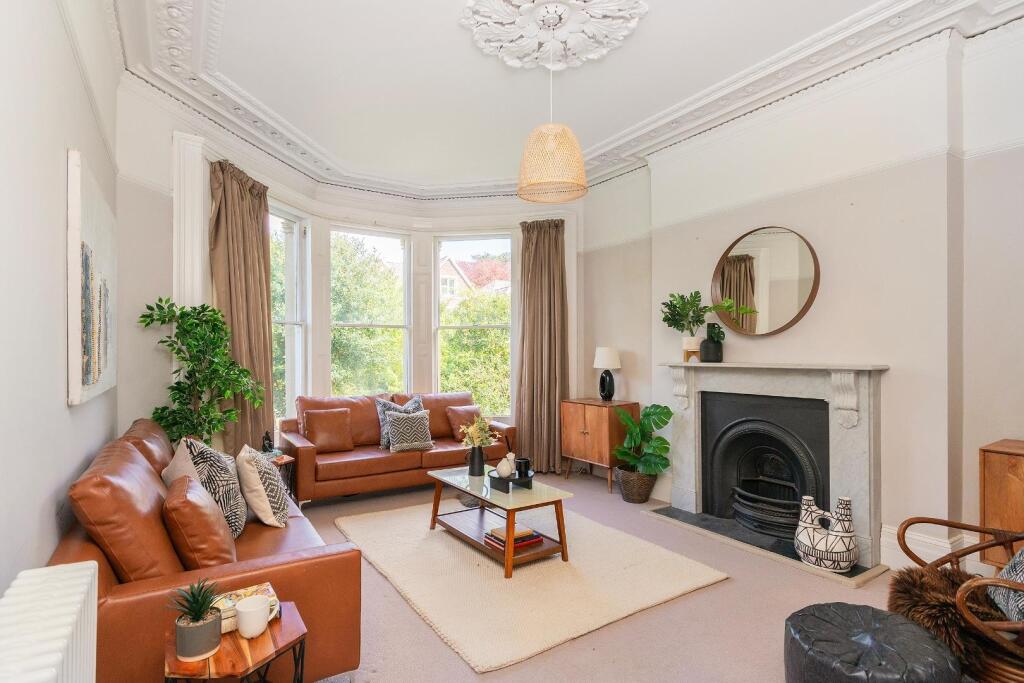 H1F2F0RRRD - Living Room E.jpg