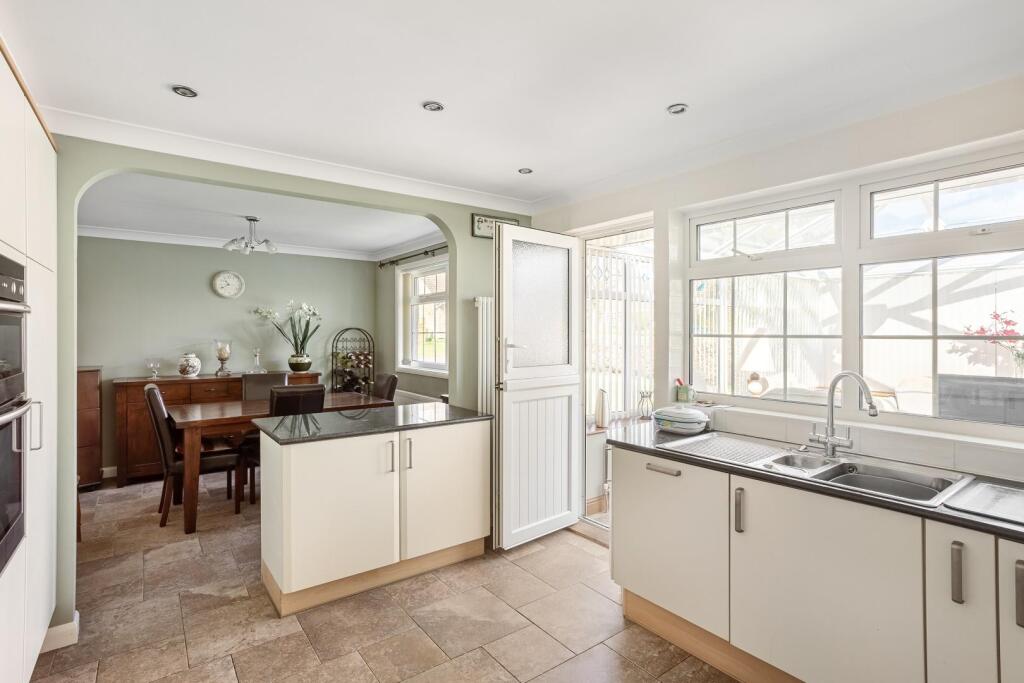 1 Ashwood Close-12.jpg