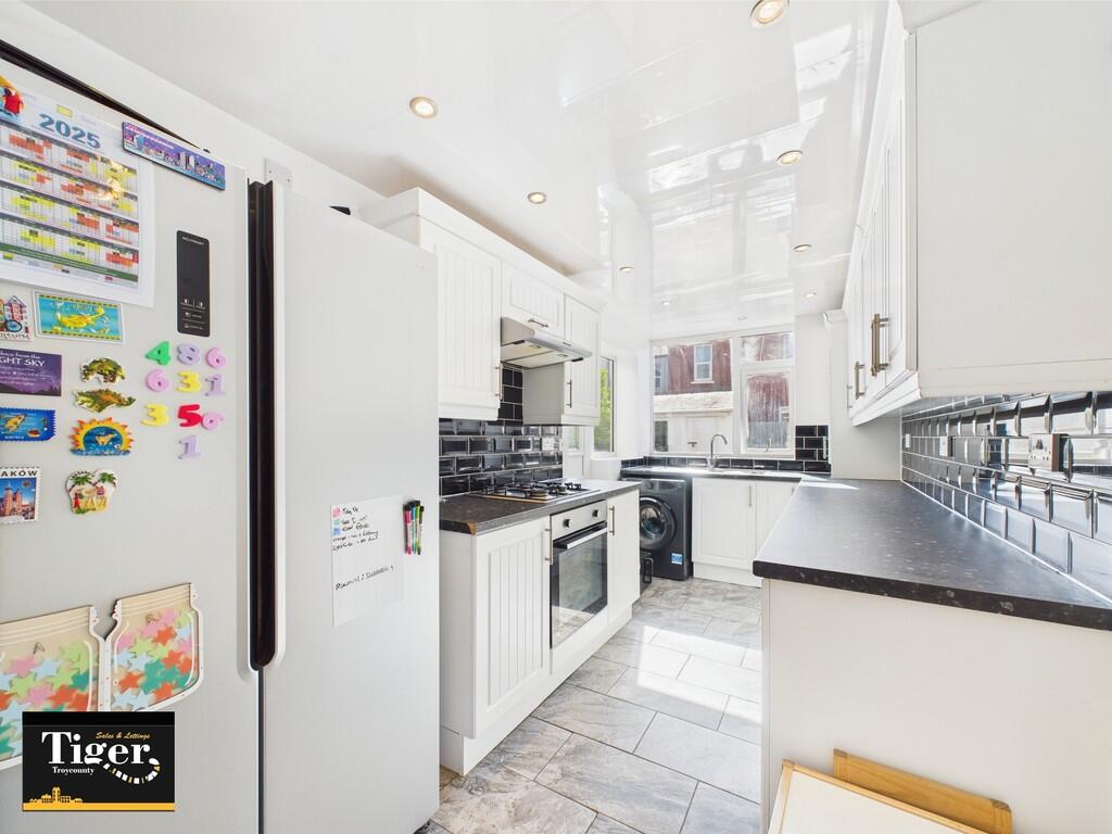 CAM02176G0-PR0580...