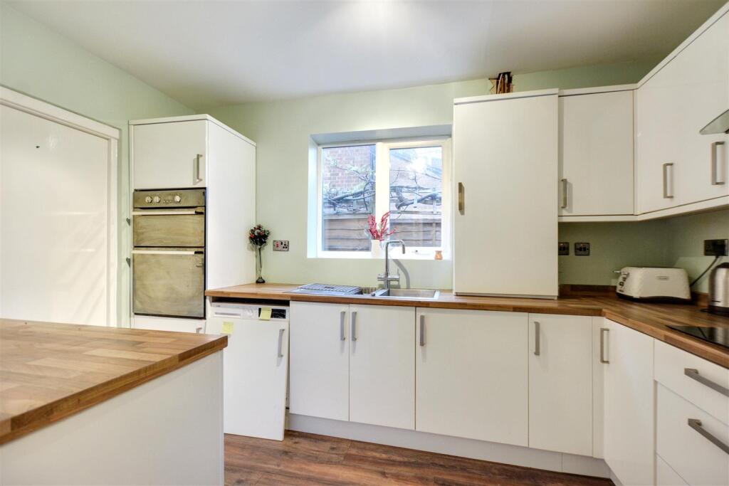 Kitchen_1.jpeg