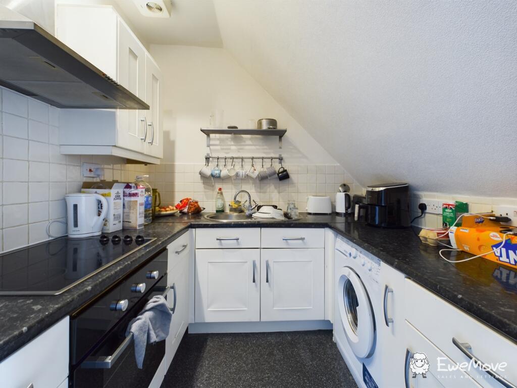 CAM02877G0-PR0035-STILL004