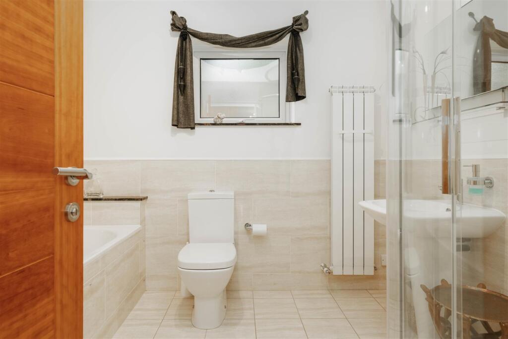 Bathroom-4.jpg