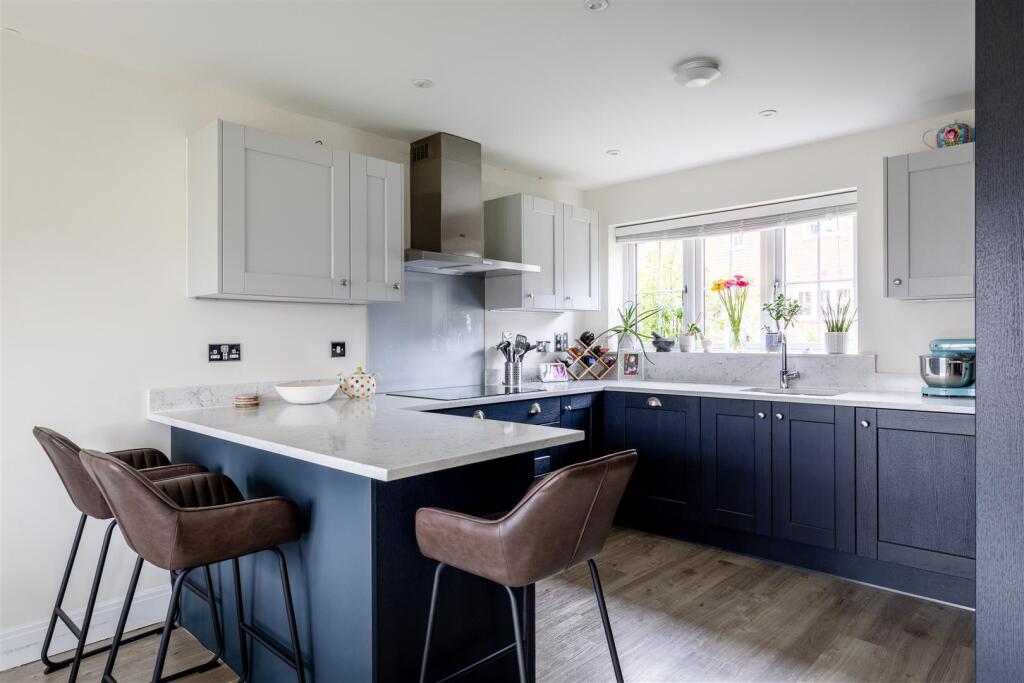 2 Walder Close-15.jpg