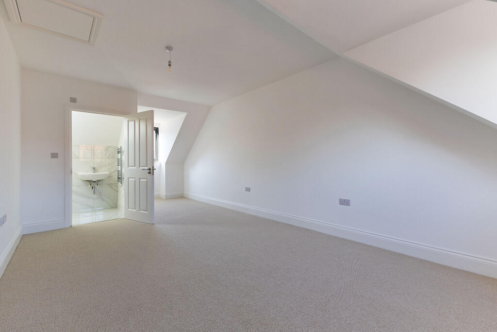 Principal bedroom space