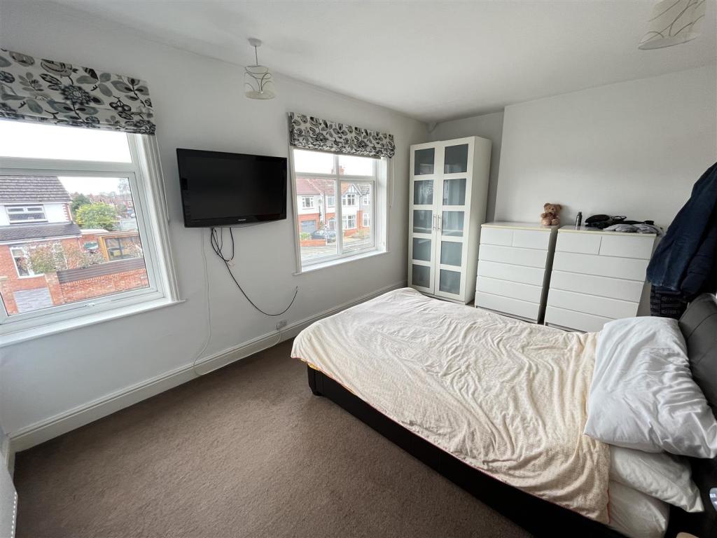 Bedroom 1.jpg