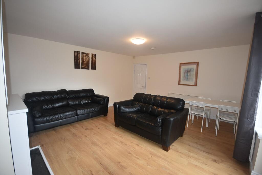 4 bedroom Apartment for rent