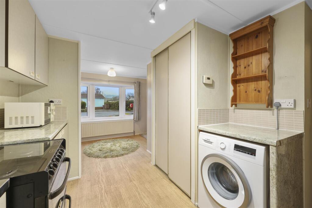 Kitchen4.JPG