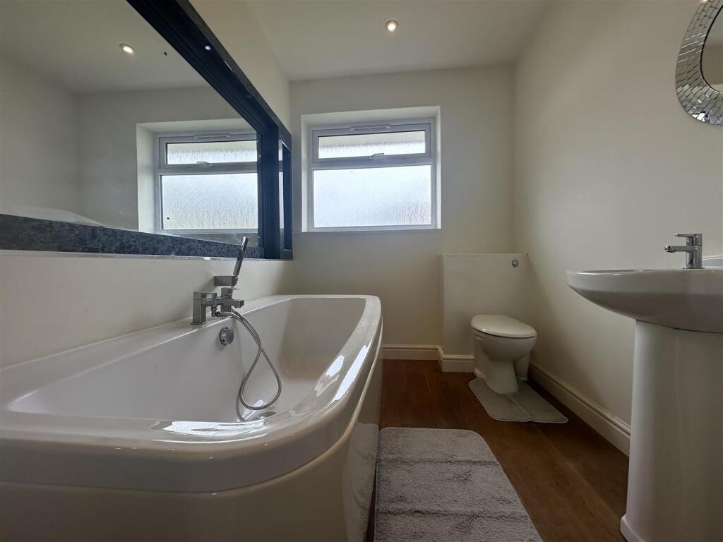 Bathroom I.jpg