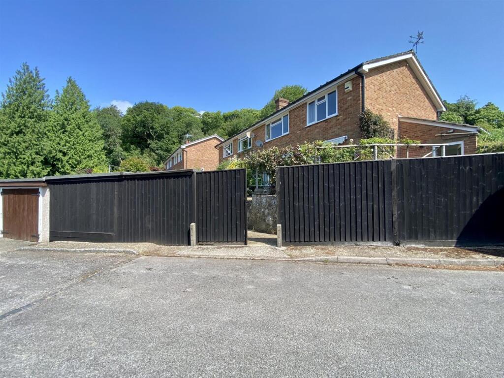 Garage &amp; Side Access Double Gate