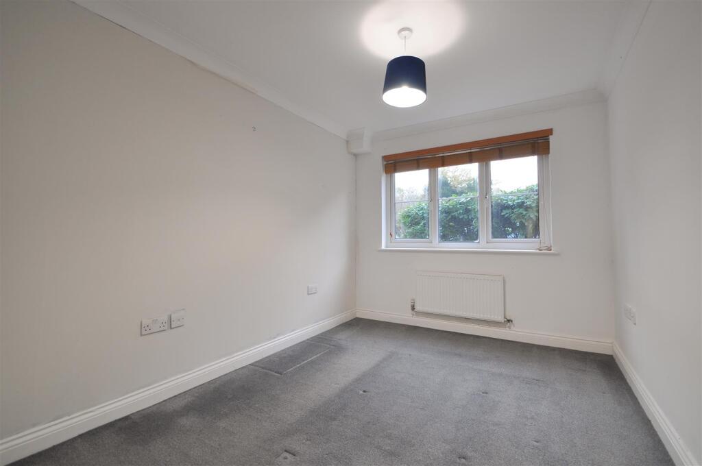 Bedroom 1.jpg