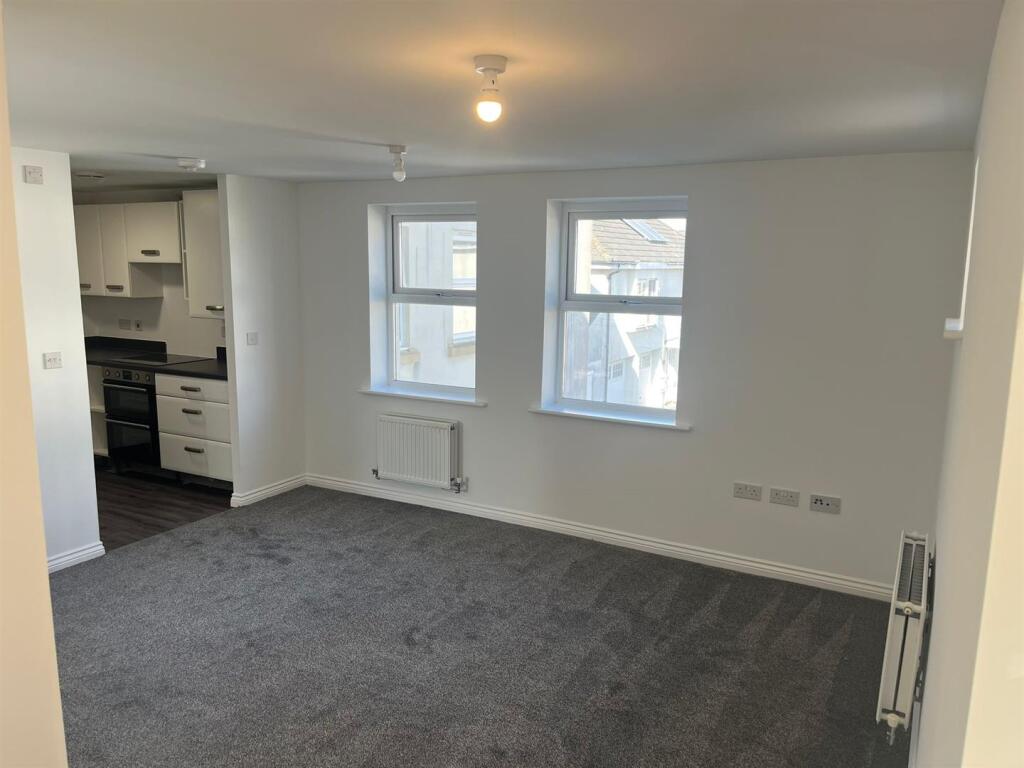 28 Littledale Lounge