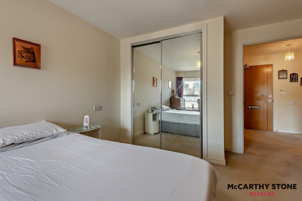 8596840-interior04-800.JPG