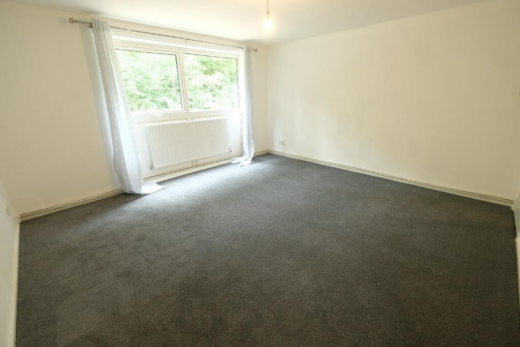 SITTING/DINING ROOM