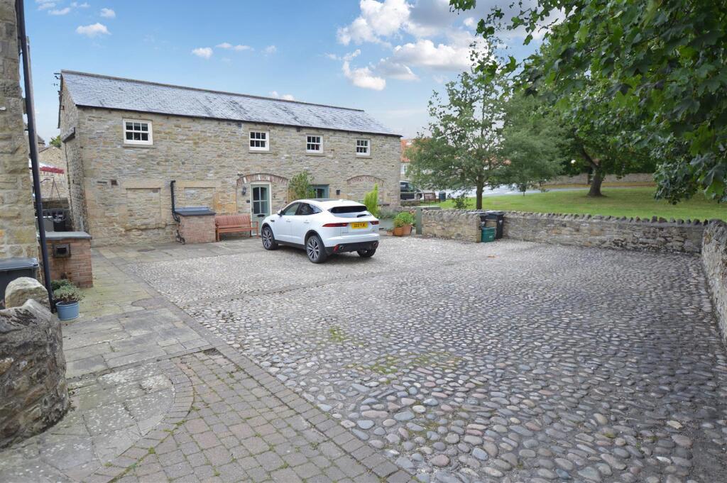 9018941-107661-134069015661271727-9cb65d8d-b8f7-a1