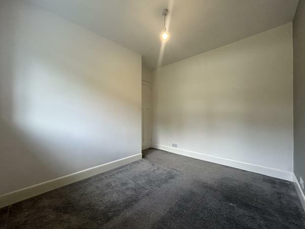 Bedroom 2 (2)