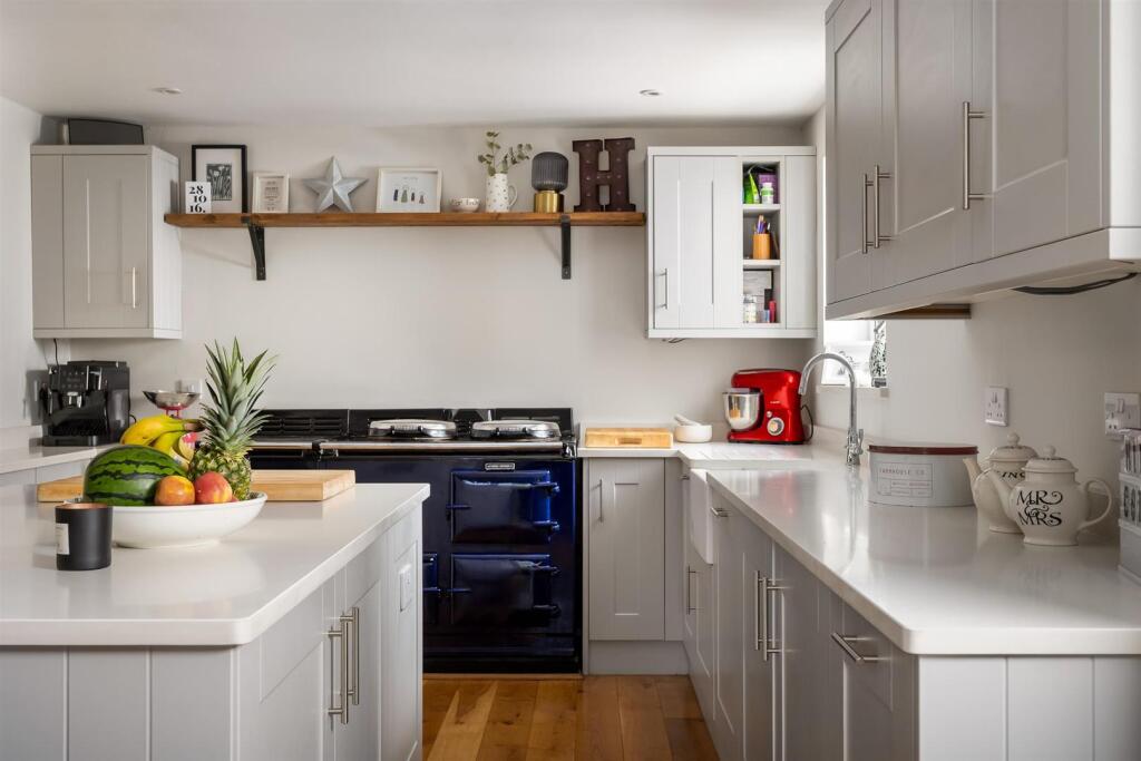 29 - Hilary Cottage - GL7 4HT - Web.jpg