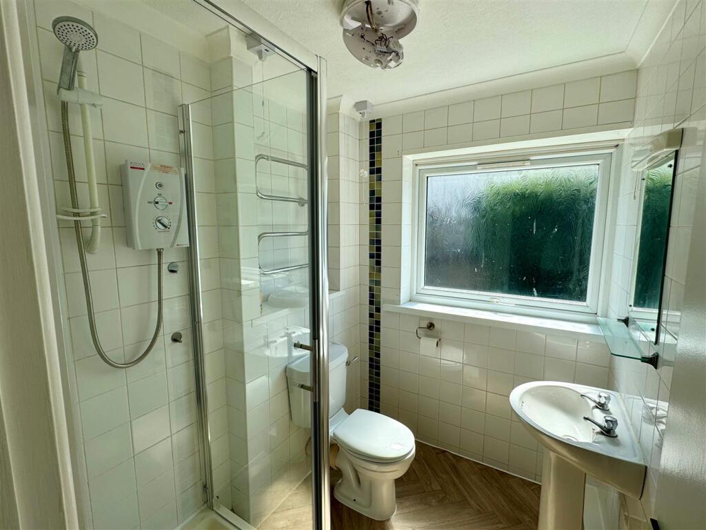 Ground Floor Flat, 15 Edgcumbe Gardens Shower Room