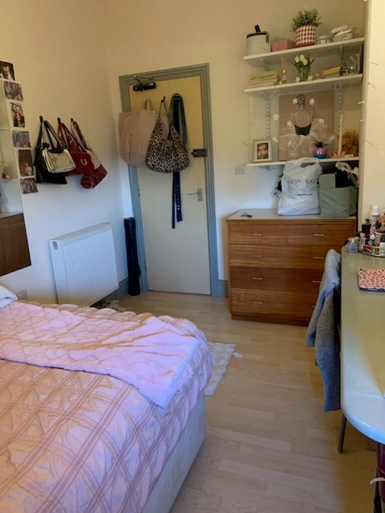 A cozy double bedroom featuring a comfortable b...