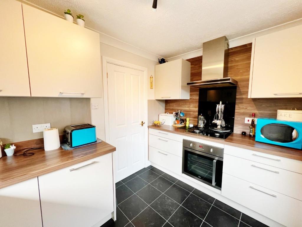 Kitchen pic 4.jpg