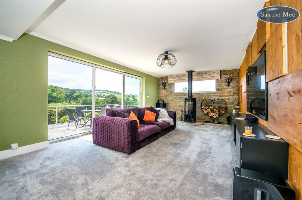 lounge 1.jpg
