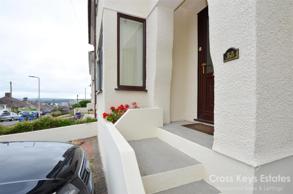 Garden / Parking / Garage