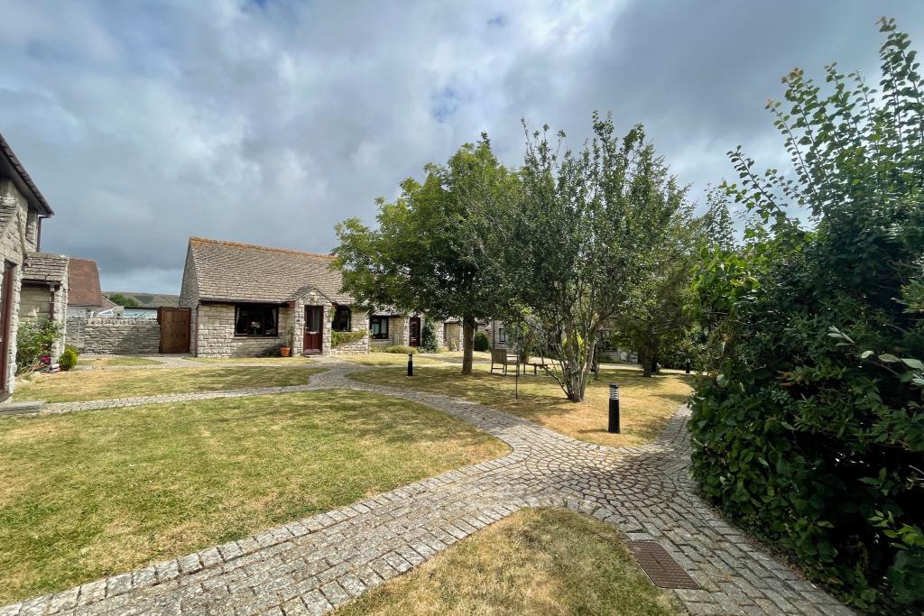 Landscaped Communal Grounds