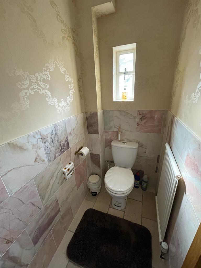 downstair cloakroom.jpg