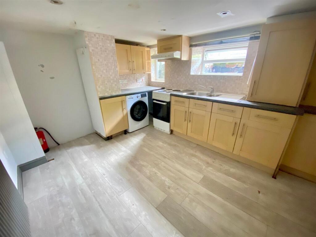 basement kitchen in 18b.jpg