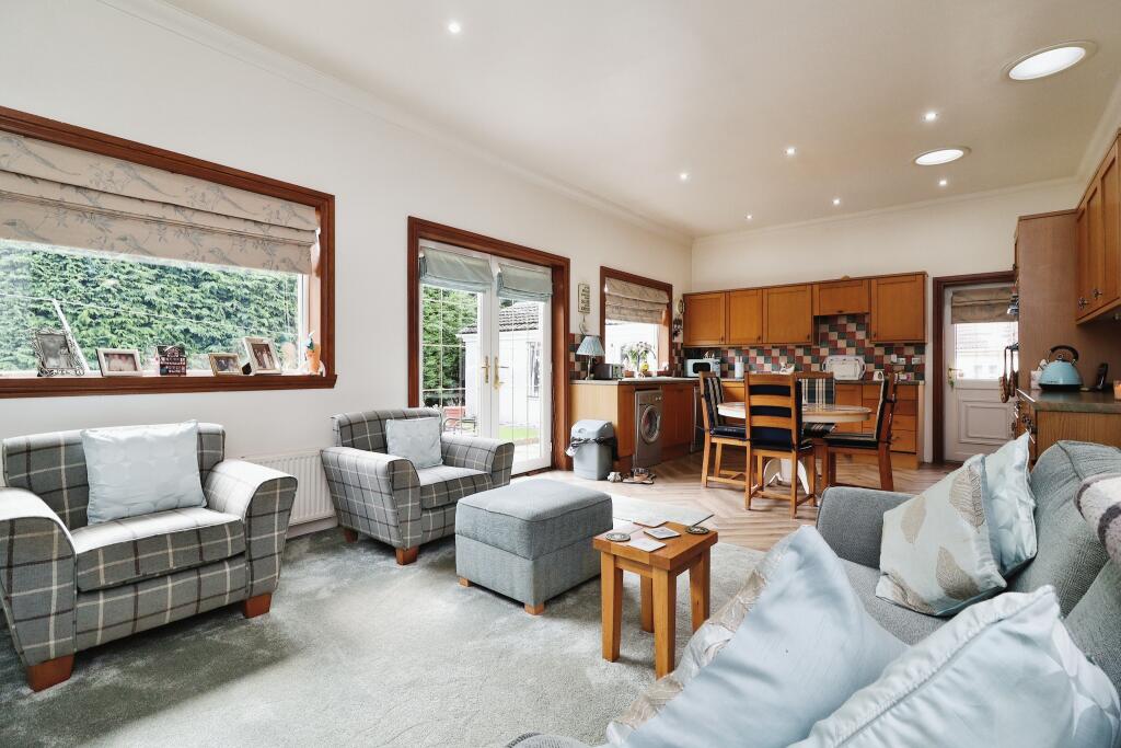 Lounge / Kitchen