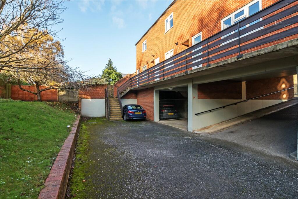 Parking &amp; Garden