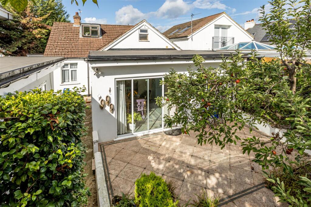 358 Molesey Road, KT12 3PG - 33.jpg